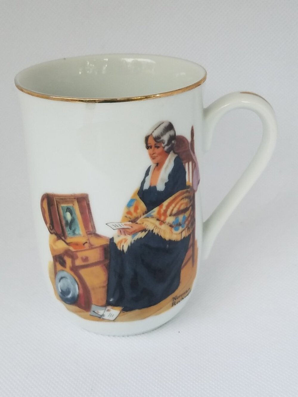 Vintage 1982 Norman Rockwell Museum "Memories" Porcelain Mug with 24K Gold Trim